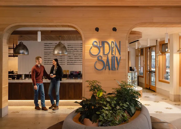 Hotel Canoe And Suites